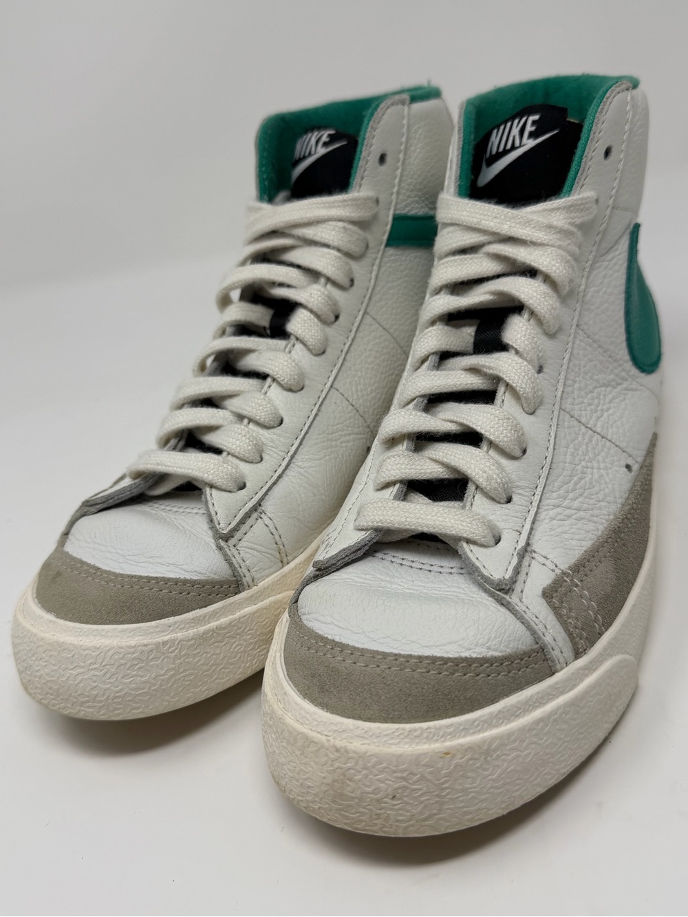 Nike High-Top Sneakers in White, Teal, and Gray & Red Sz. 4.5